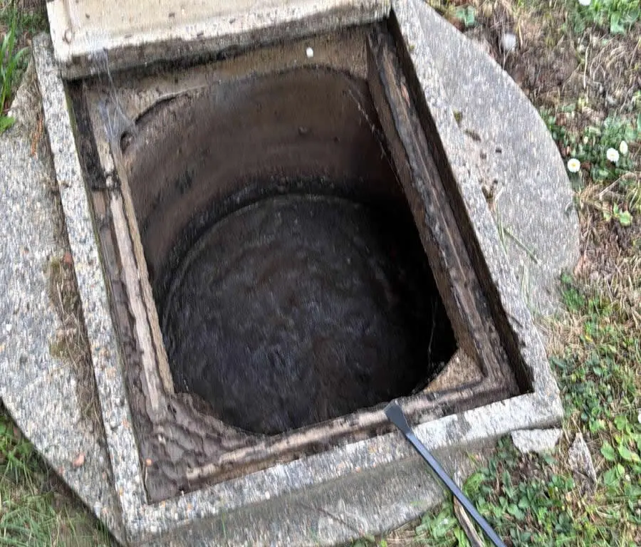 Sewer Drain being unblocked in Welwyn Garden City